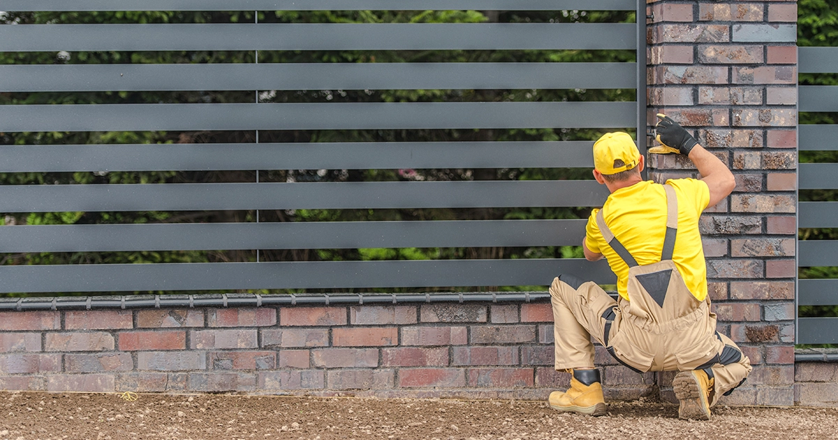 5 Essential Tips for Choosing the Right Fence Contractor in 2024